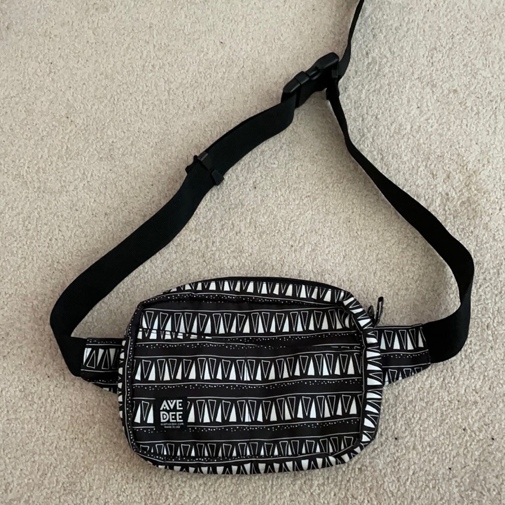 AVEDEE B+W Tri Travel Hip Pack